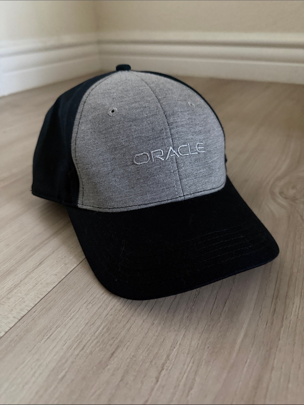 Two-Tone Oracle Men’s Hat